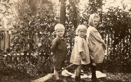 The Connal Sisters (and neighbour), circa 1919-20