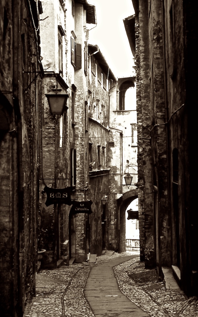 Wandering the Back Streets - Spoleto Cobbled Street